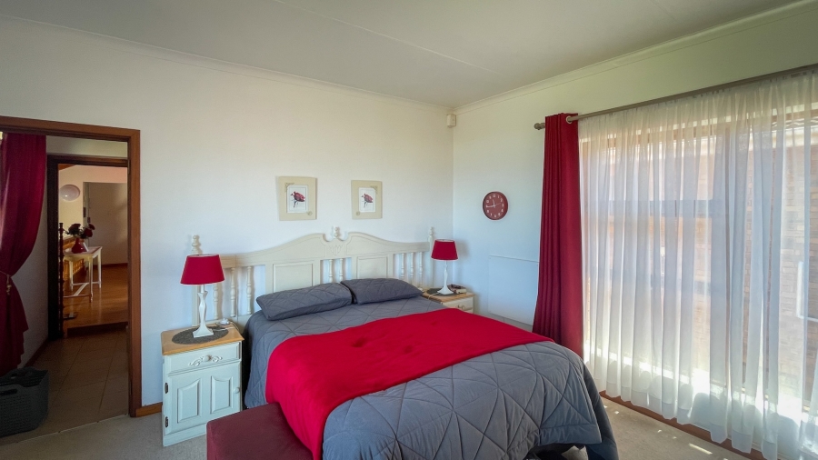 5 Bedroom Property for Sale in Glentana Western Cape